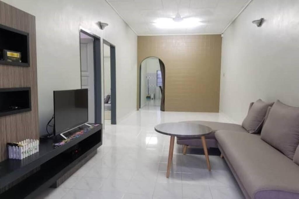 Spacious 3bedroom With Free Parking Space *